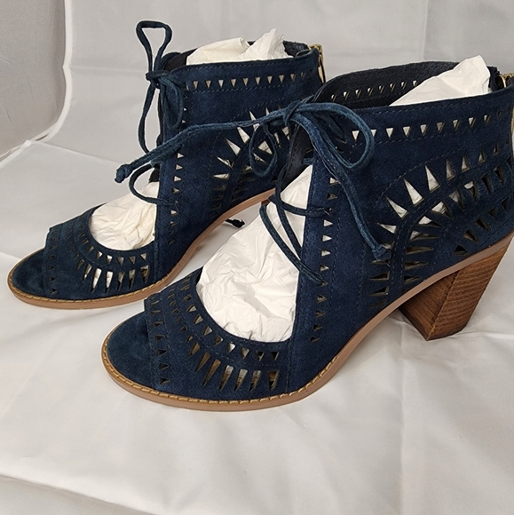 Vince Camuto Tarita Lace Geometric Cutouts Heels Sandals sz 7 - Picture 4 of 8